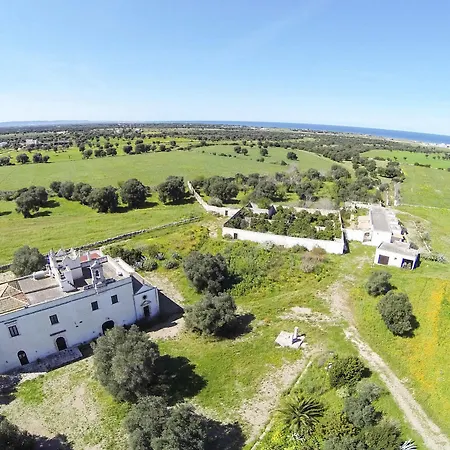 Masseria Palombara Grande B&B 오스투니